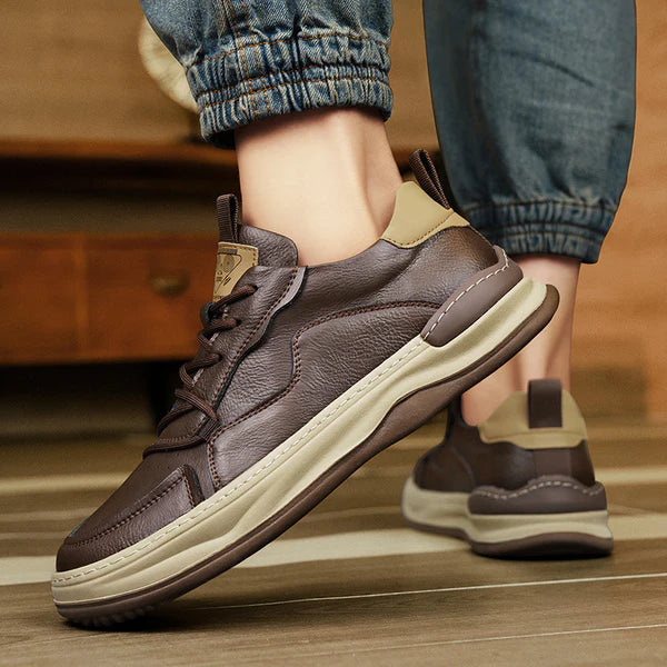 Chaussures en cuir à semelle haute