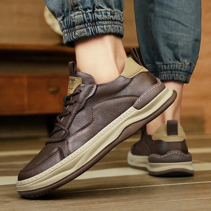 Chaussures en cuir à semelle haute